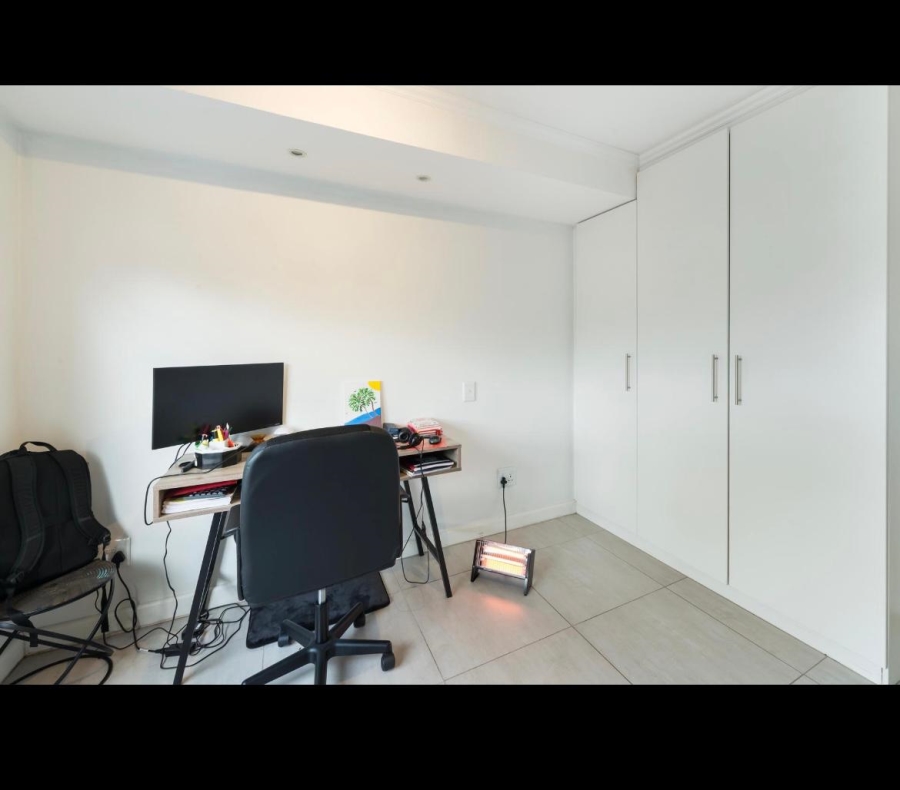 To Let 2 Bedroom Property for Rent in Kenilworth Western Cape